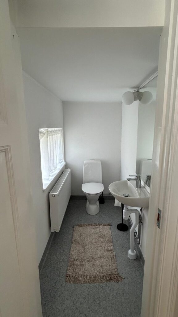 Toaletten i rummet Murgröna